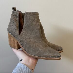 Jeffrey Campbell Cromwell Snake suede leather ankle booties💜